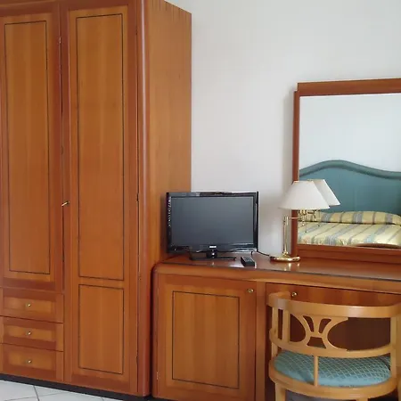 Roma Hotel 3*