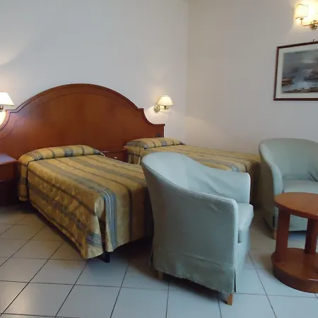 Roma Hotel 3*