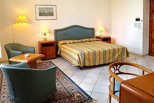 Roma Hotel 3*